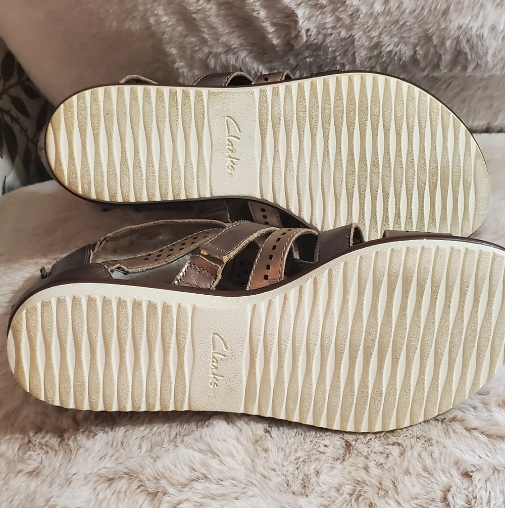Clarks Women's Kele Lotus Gold Cushion Sole Gladiator Sandals. Sz 71/2 Like New - Picture 8 of 10
